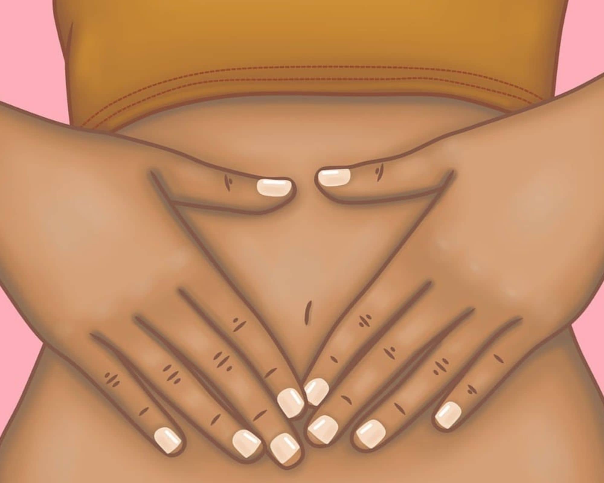 Troubles digestifs après 50 ans Femme de plus de 50 ans posant ses mains sur son ventre pour illustrer les troubles digestifs